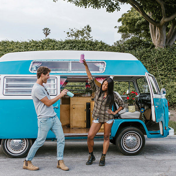 Custom aluminum cans with people